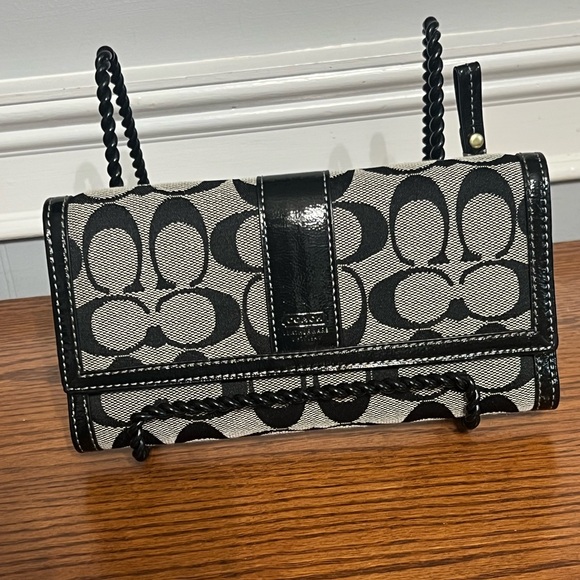Coach Monochrome Signature Clutch NWT - Picture 1 of 6